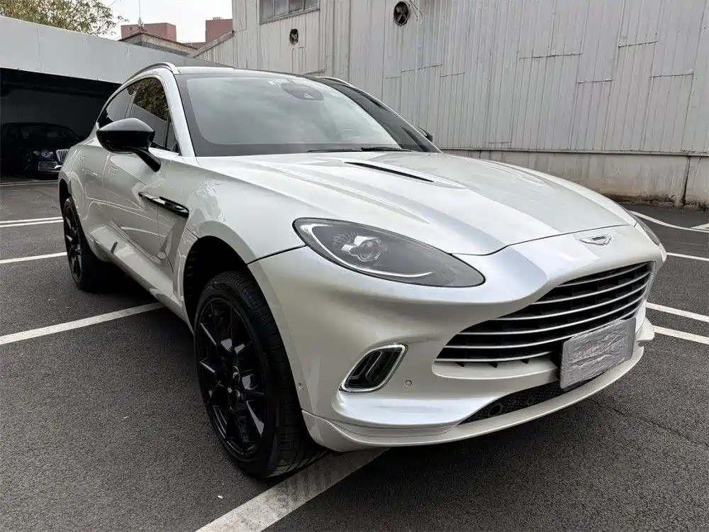 Aston Martin DBX — миниатюра 3