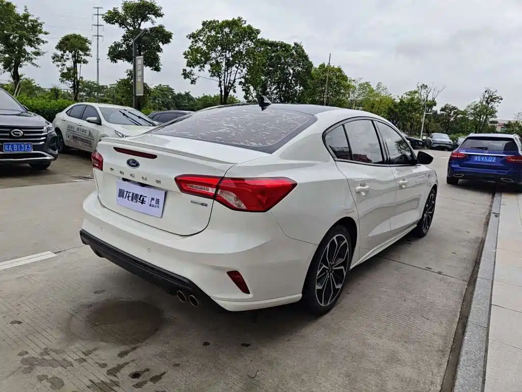 Ford Focus 2021 EcoBoost 180 AT ST Line