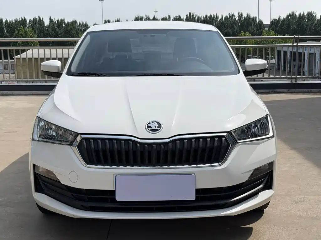 Skoda Rapid — миниатюра 4