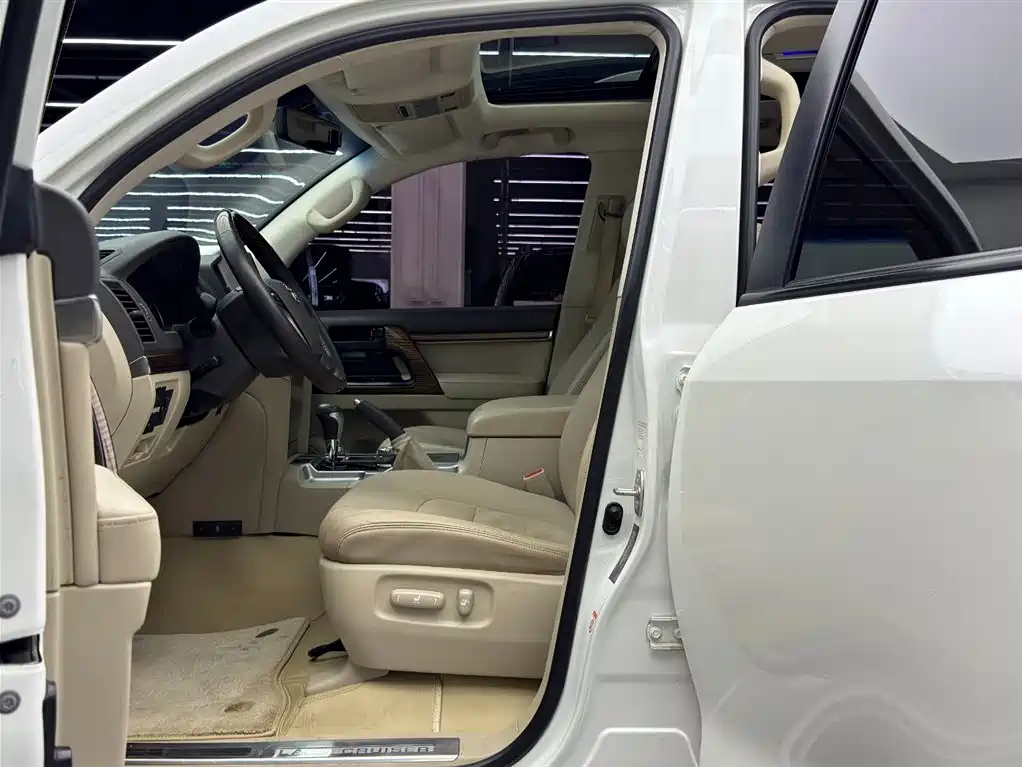 Toyota Land Cruiser 2018 4.6L GX-R