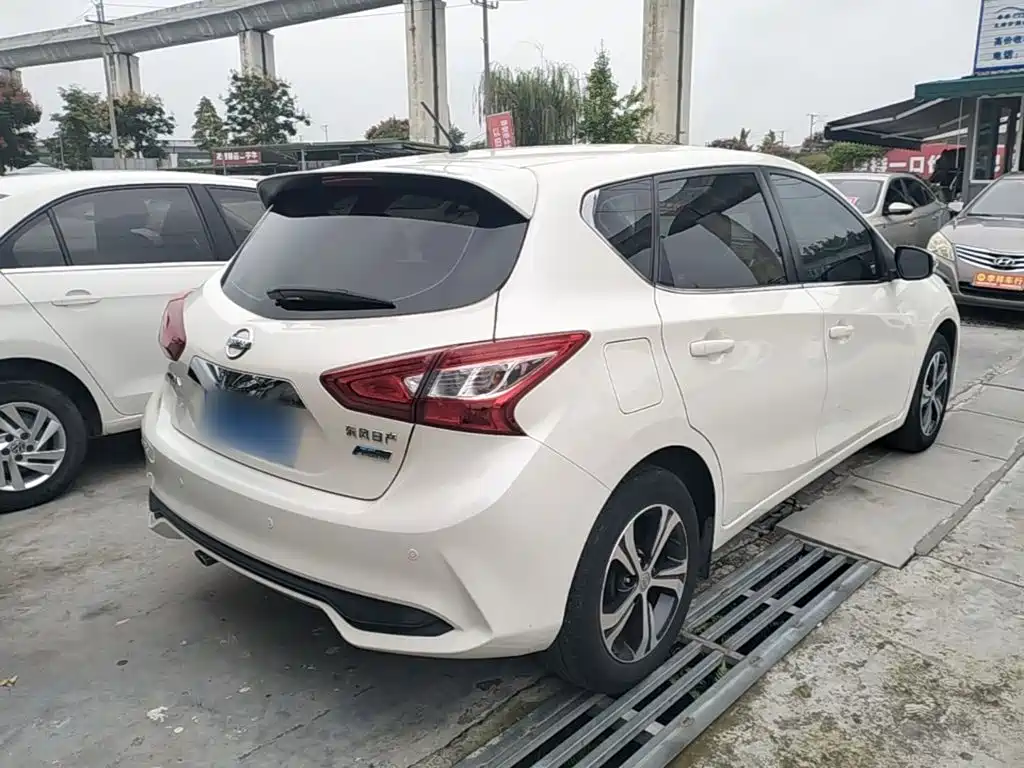Nissan Tiida — миниатюра 7
