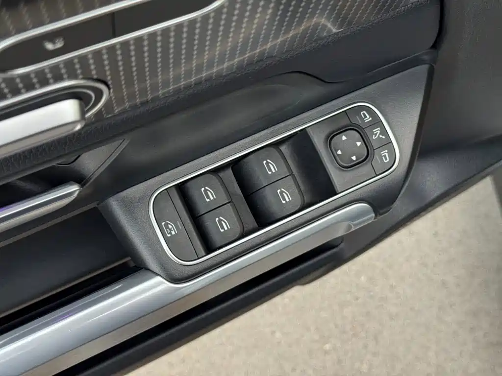 Mercedes-Benz GLB — миниатюра 27
