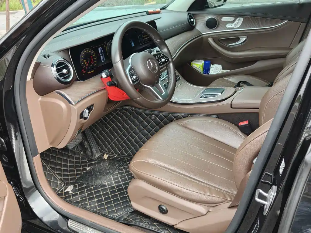 Mercedes-Benz E-Class — миниатюра 10
