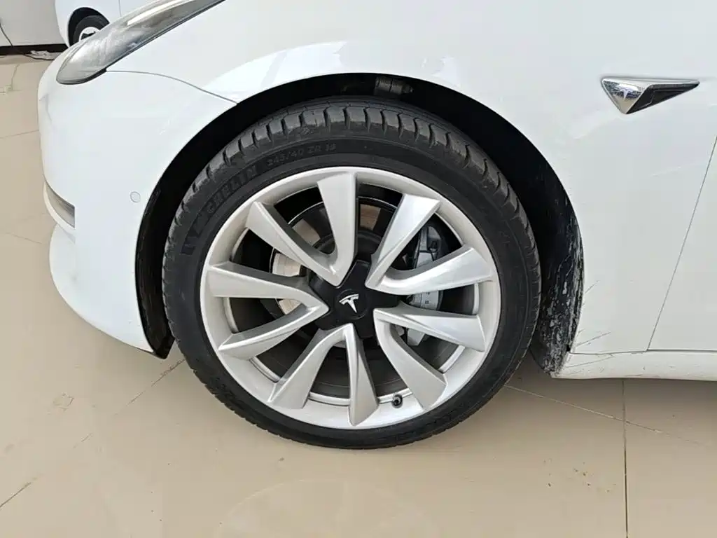 Tesla Model 3 — миниатюра 23