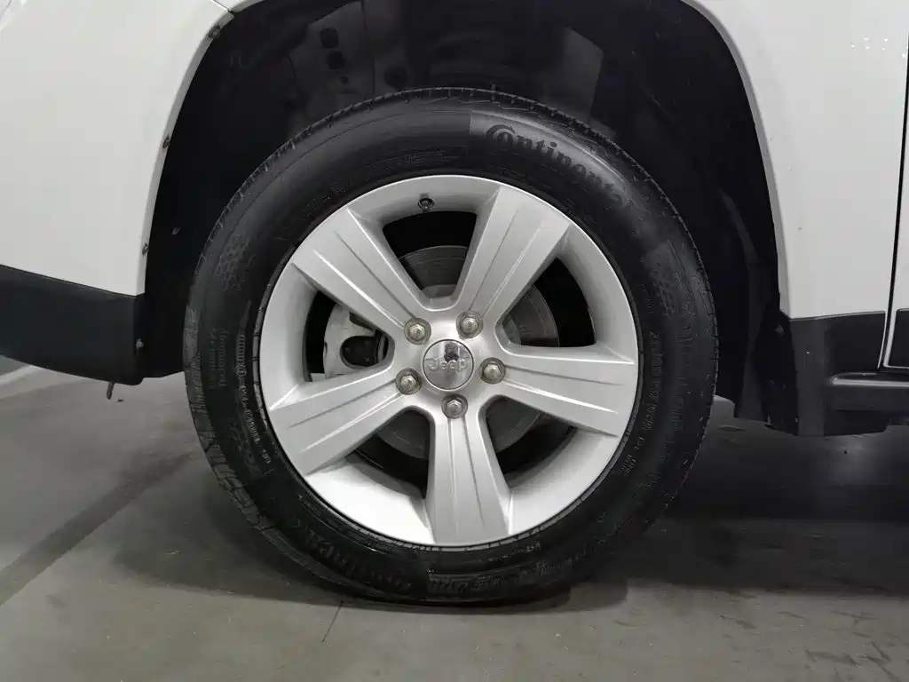 Jeep Compass (Import) — миниатюра 17