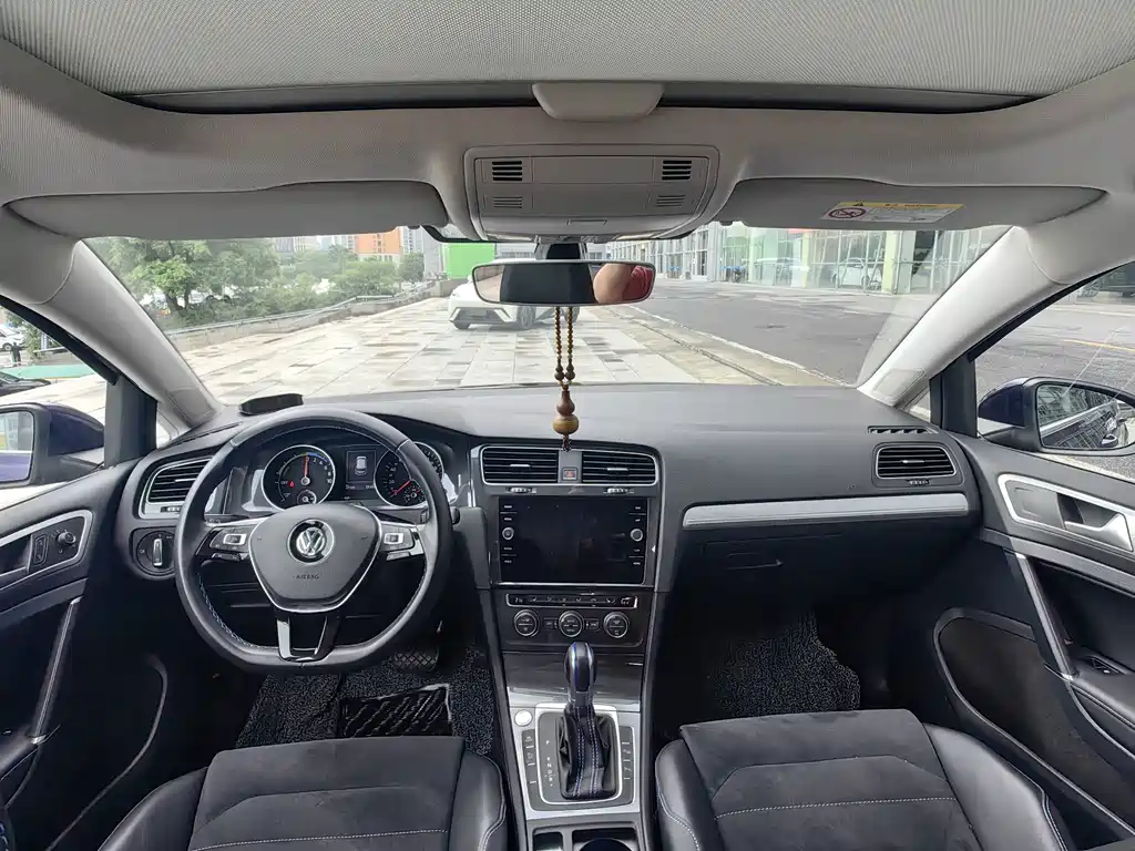 Volkswagen Golf EV — миниатюра 6