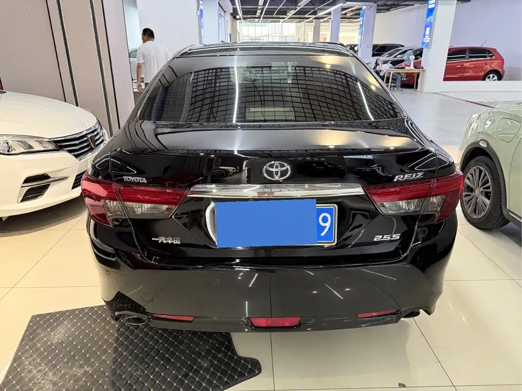 Toyota Reiz — миниатюра 8