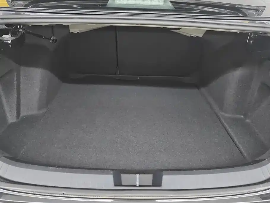 Volkswagen Sagitar — миниатюра 4