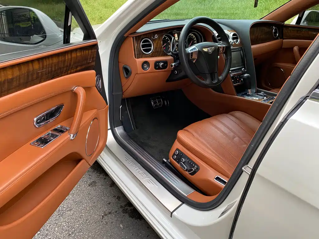 Bentley Flying Spur — миниатюра 7