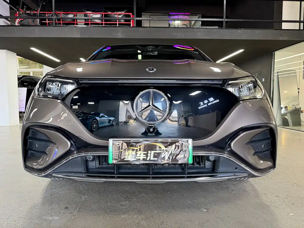 Mercedes-Benz EQE SUV — миниатюра 2