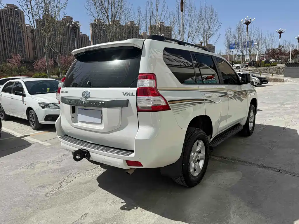 Toyota Land Cruiser Prado 2016 2.7L AT Standard