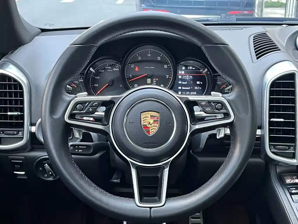 Porsche Cayenne — миниатюра 14