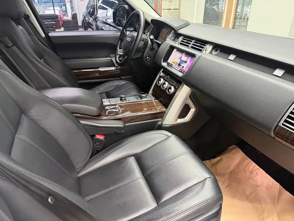 Land Rover Range Rover — миниатюра 6