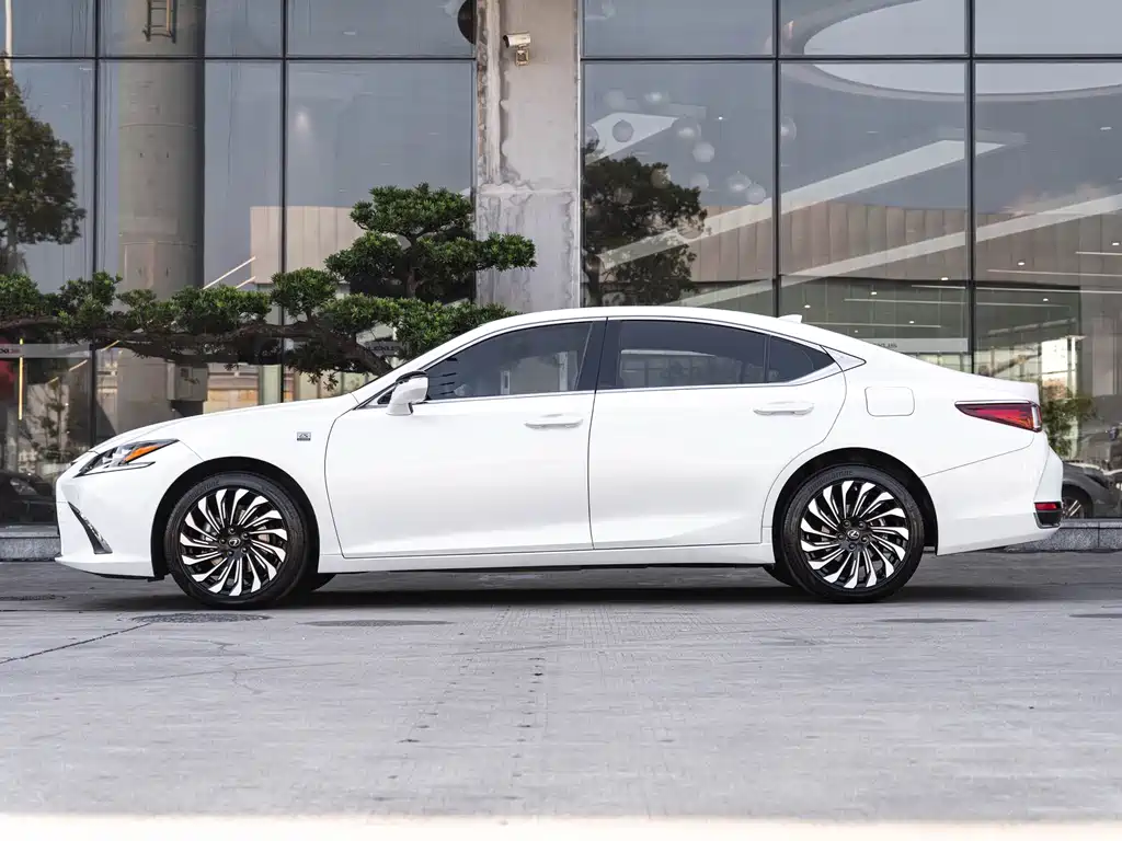 Lexus ES 2024 200