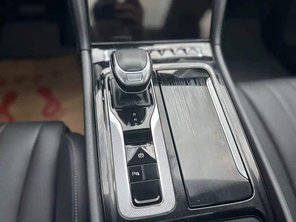 Hongqi Hongqi H5 — миниатюра 23