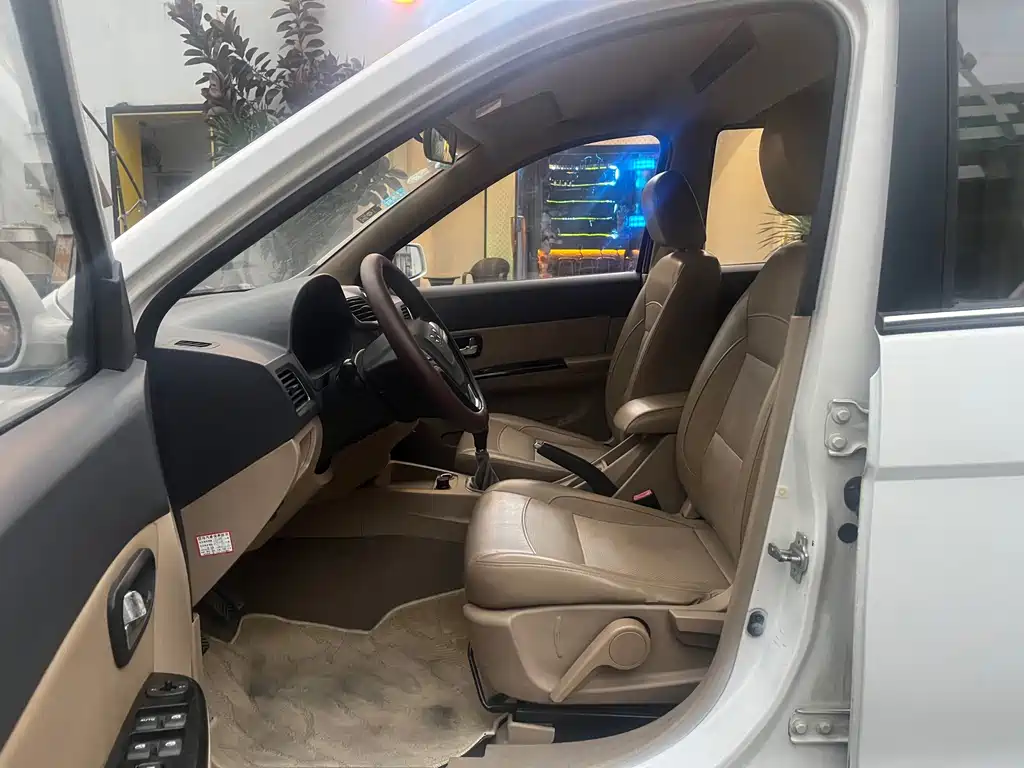 Wuling Hongguang — миниатюра 9