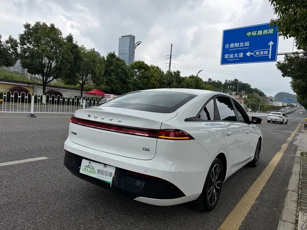 Roewe Young Wai D6 — миниатюра 4