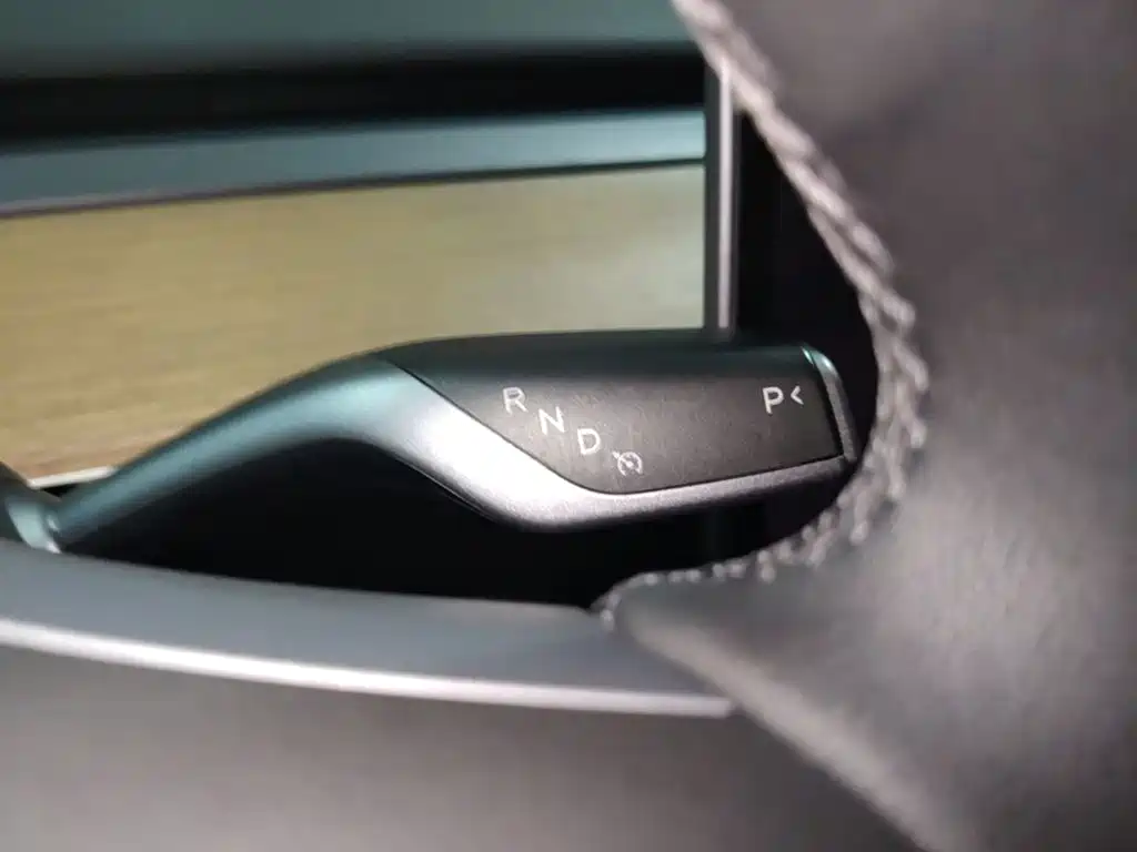 Tesla Model Y — миниатюра 14