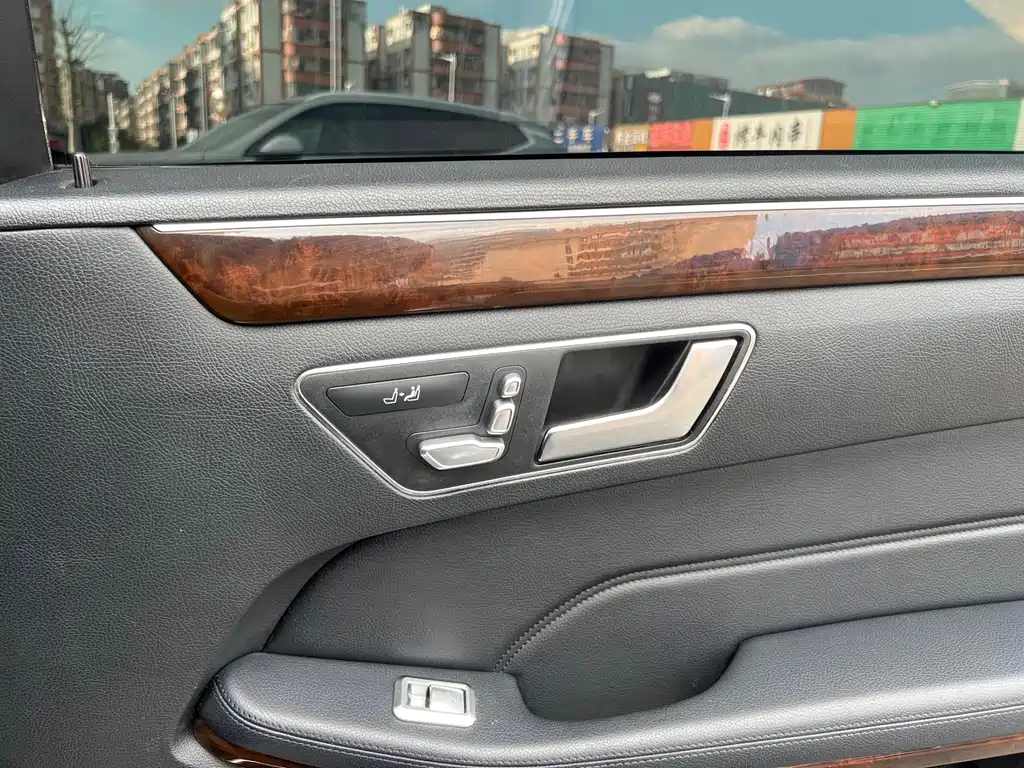 Mercedes-Benz E-Class — миниатюра 25