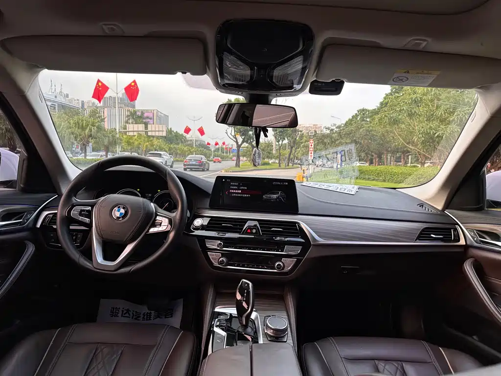 BMW 5 Series New Energy — миниатюра 15