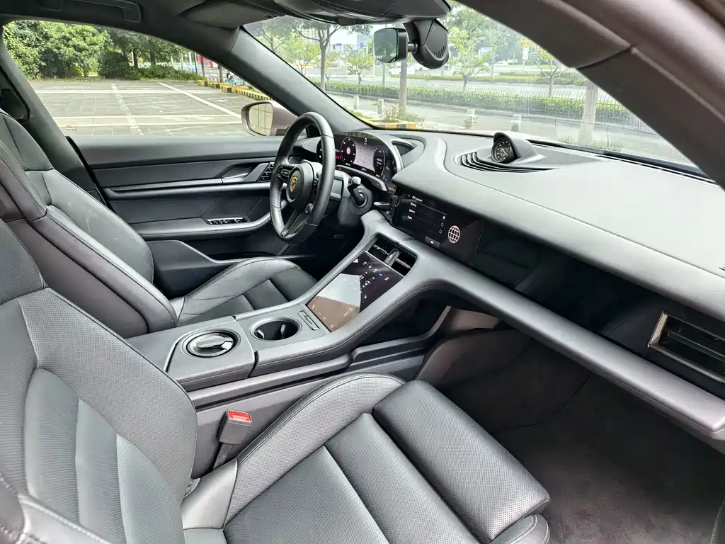 Porsche Taycan — миниатюра 10