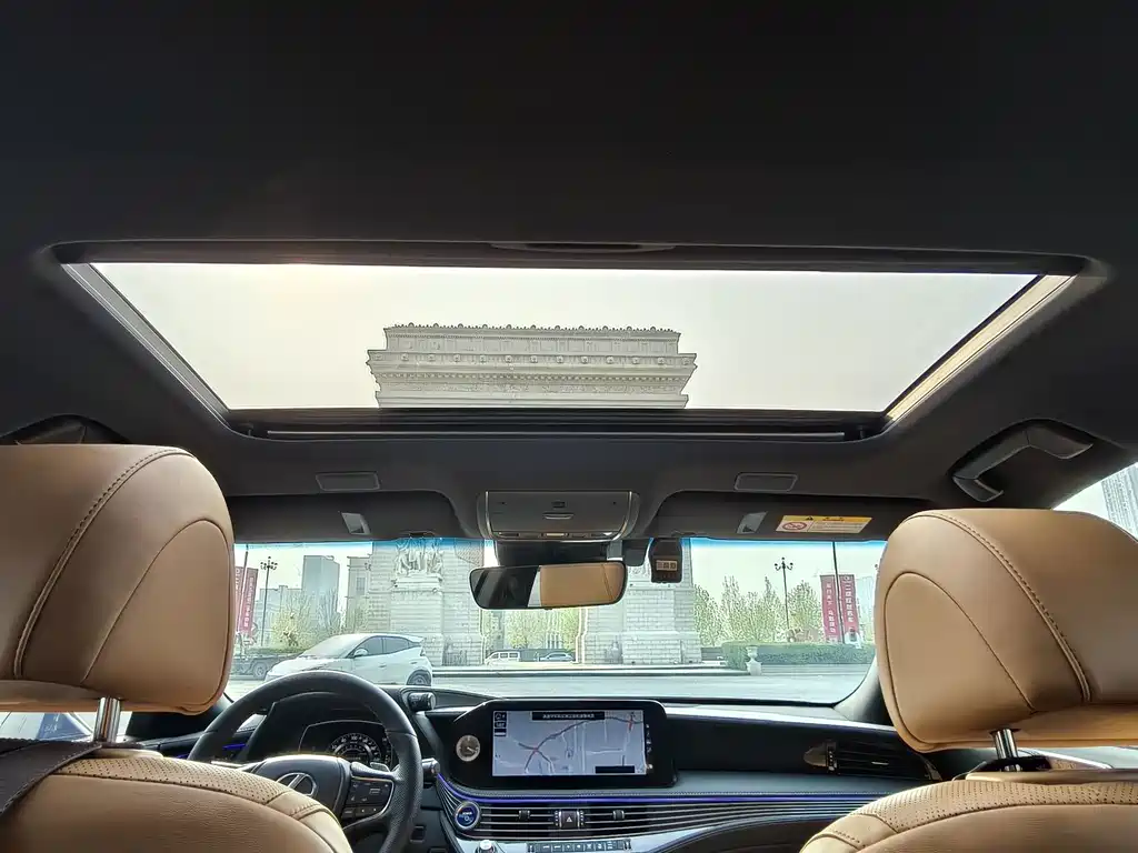 Lexus LS — миниатюра 7