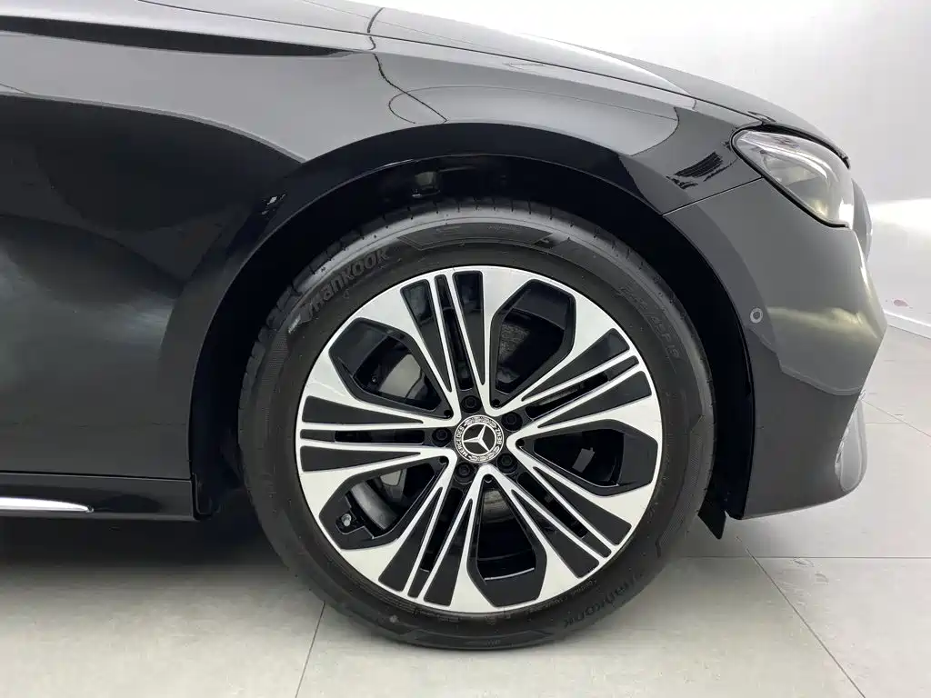 Mercedes-Benz E-Class — миниатюра 7