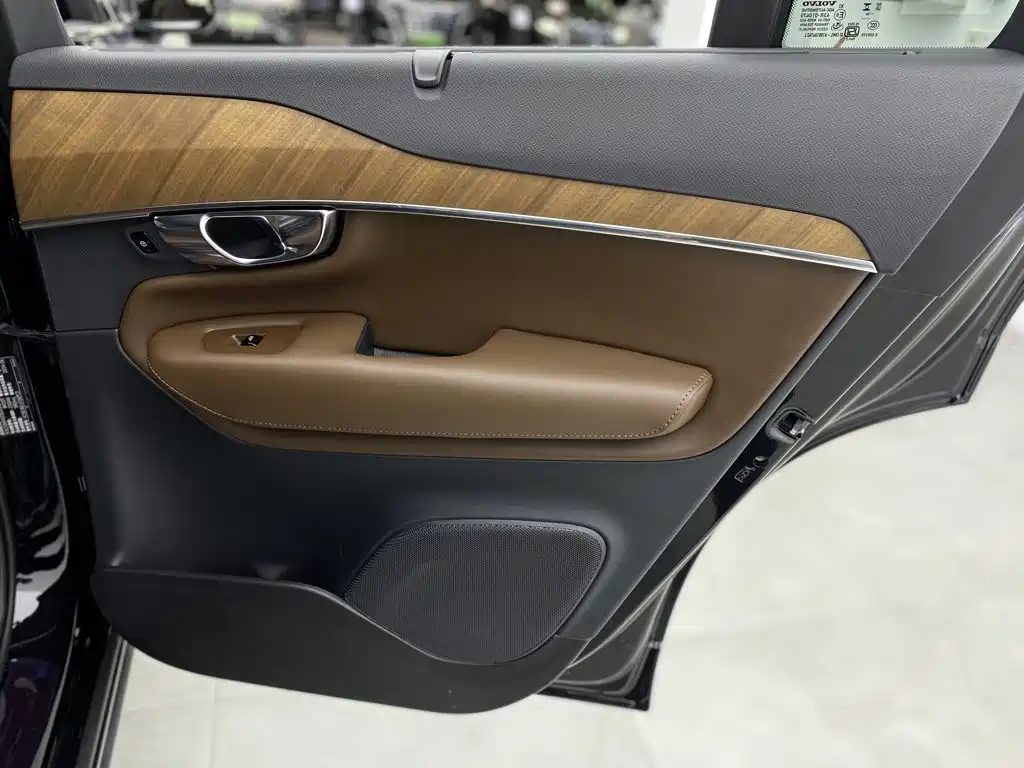 Volvo XC90 — миниатюра 29