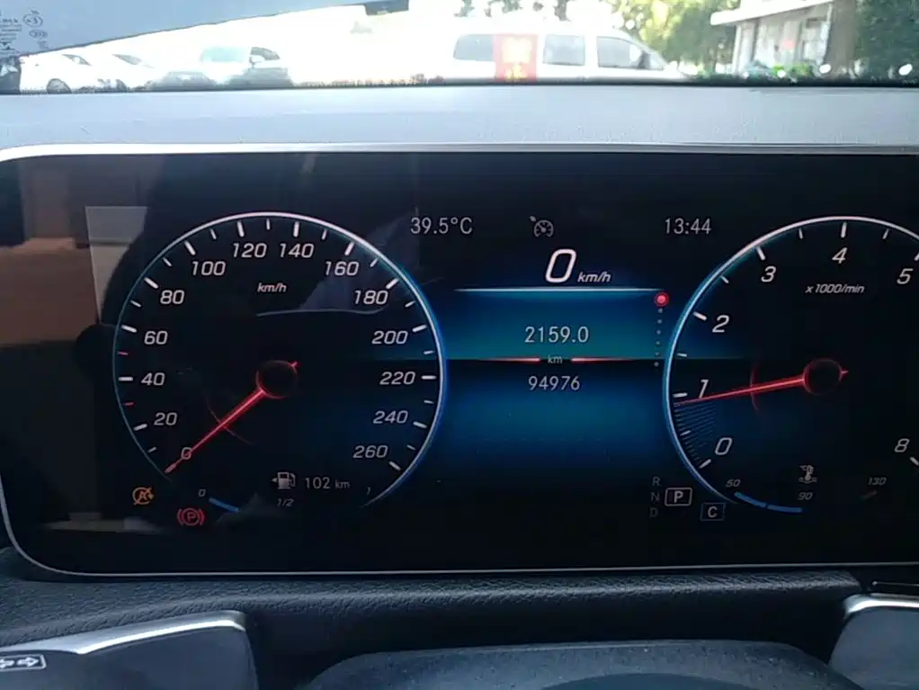 Mercedes-Benz GLB — миниатюра 12