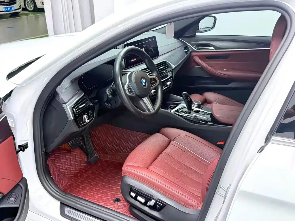 BMW 5 Series — миниатюра 4