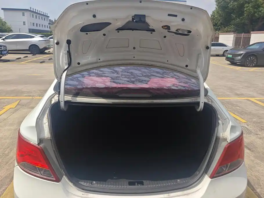 Hyundai Verna — миниатюра 4