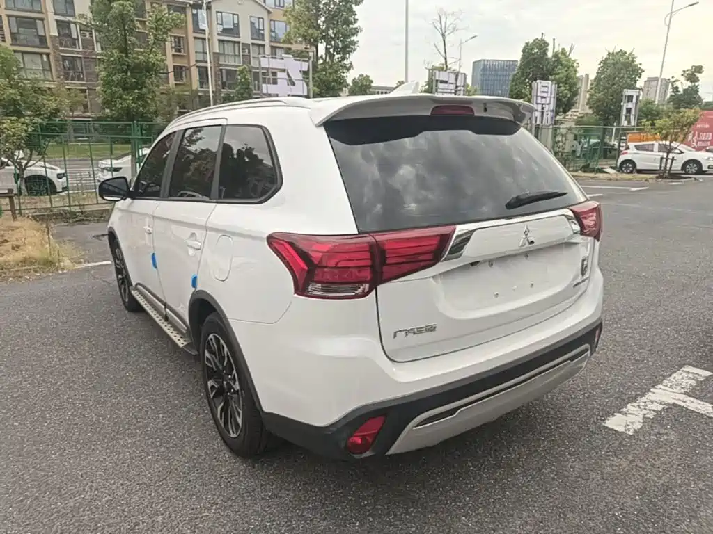 Mitsubishi Outlander — миниатюра 5