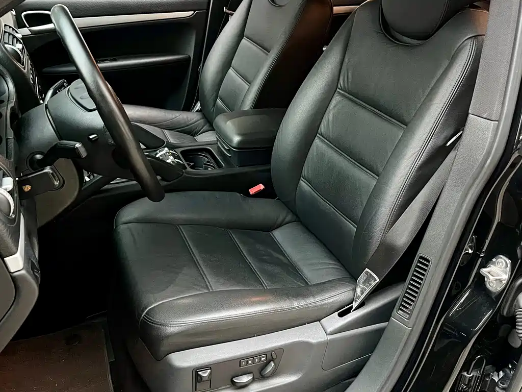 Porsche Cayenne — миниатюра 7