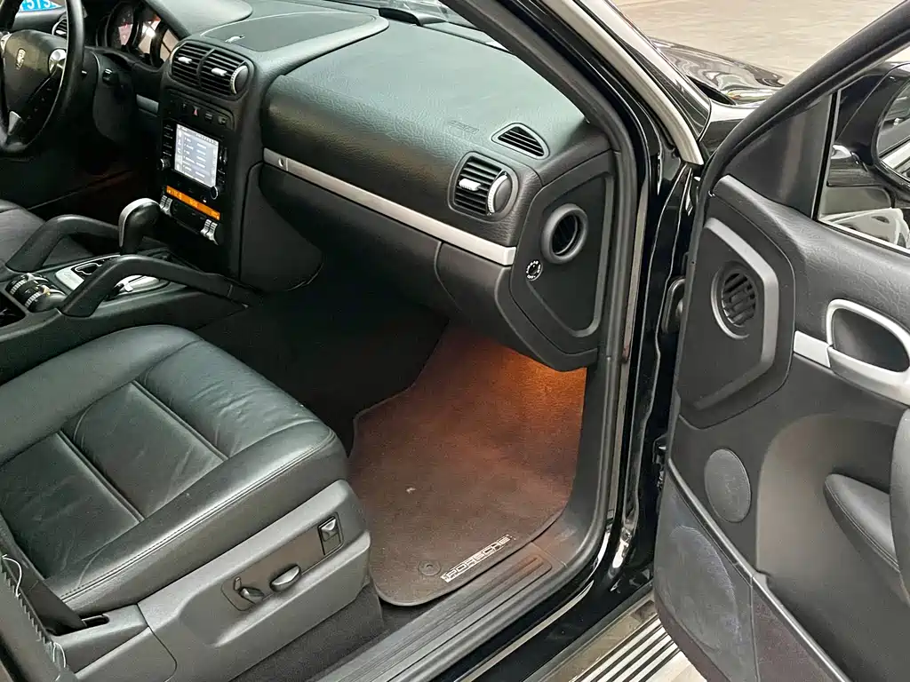 Porsche Cayenne — миниатюра 12