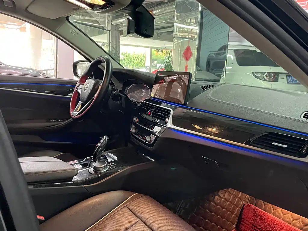 BMW 5 Series — миниатюра 9