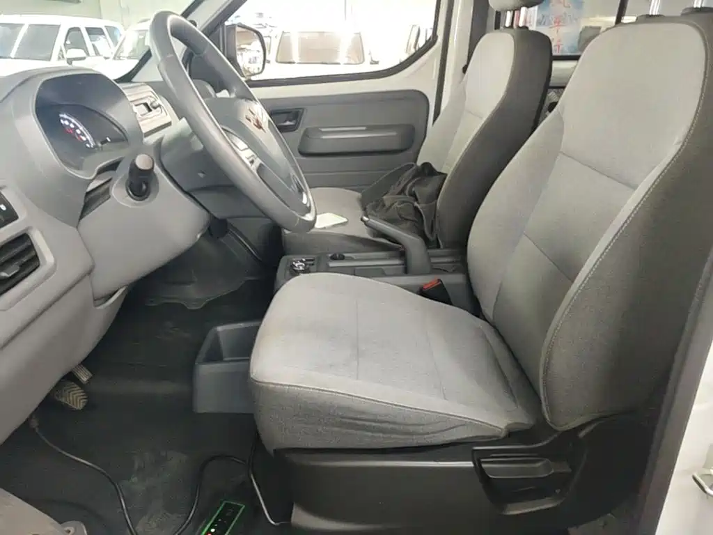 Wuling Yangguang — миниатюра 15
