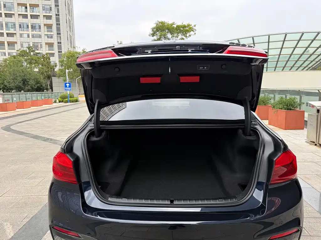 BMW 5 Series — миниатюра 39