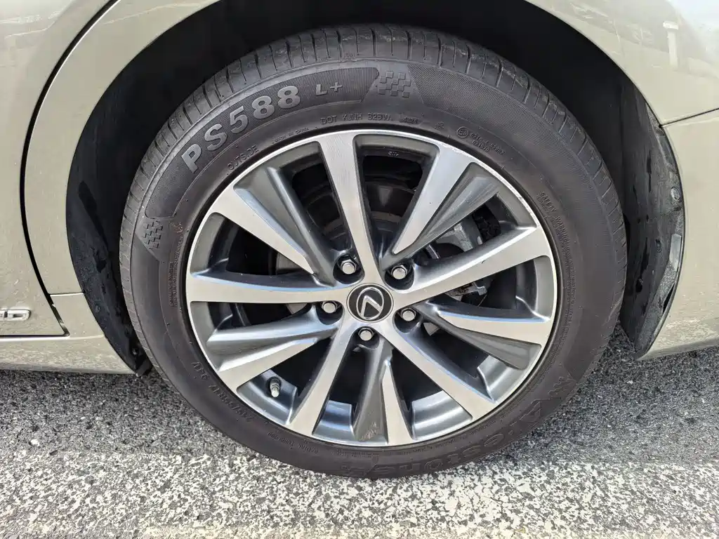 Lexus ES — миниатюра 6