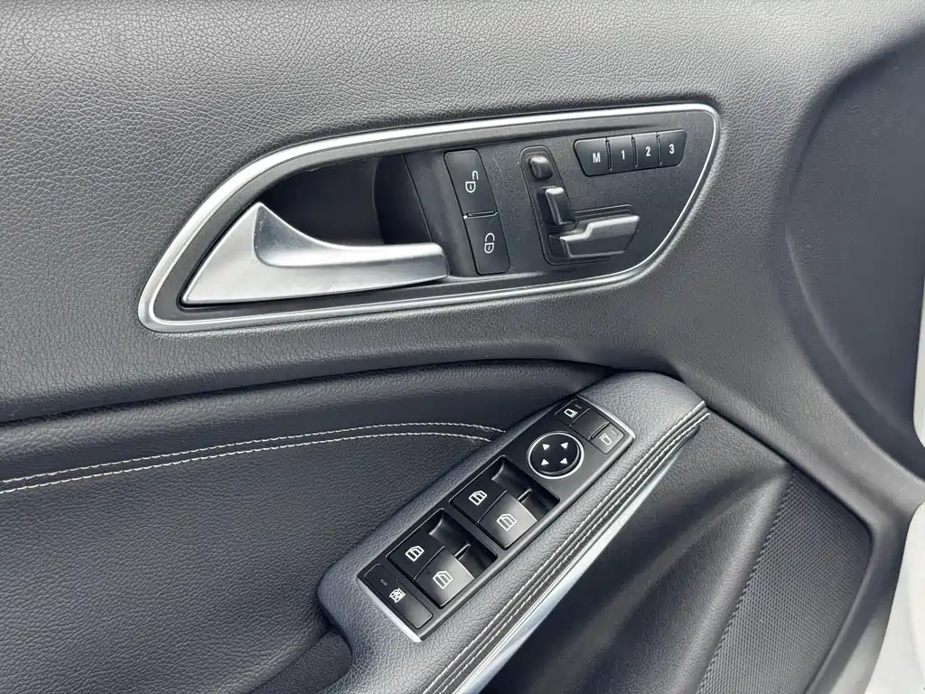 Mercedes-Benz GLA — миниатюра 12