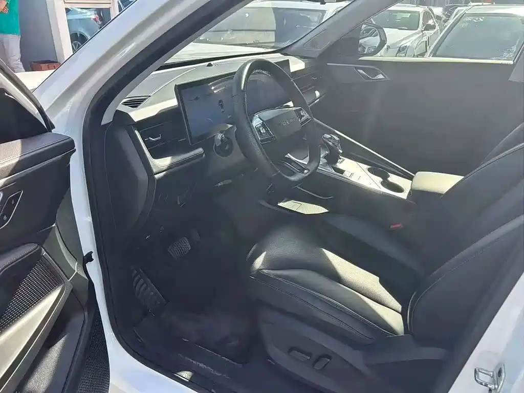 Roewe RX5 — миниатюра 3