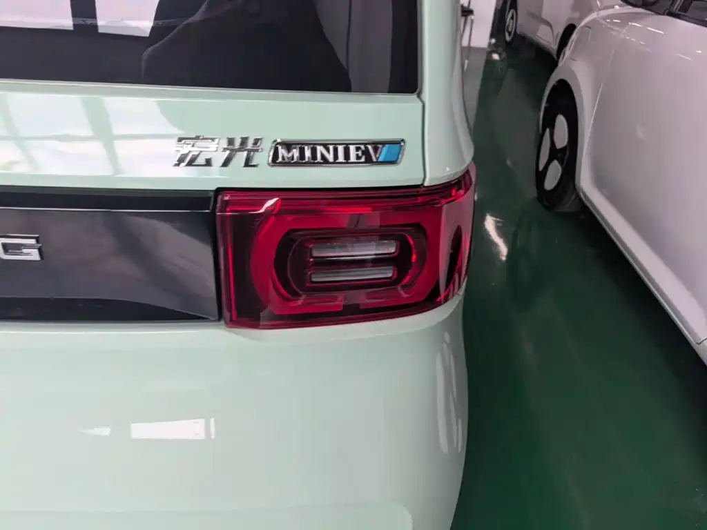 Wuling MINIEV — миниатюра 8