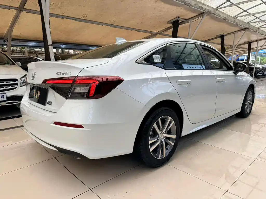 Honda Civic 2025 240TURBO CVT Plus