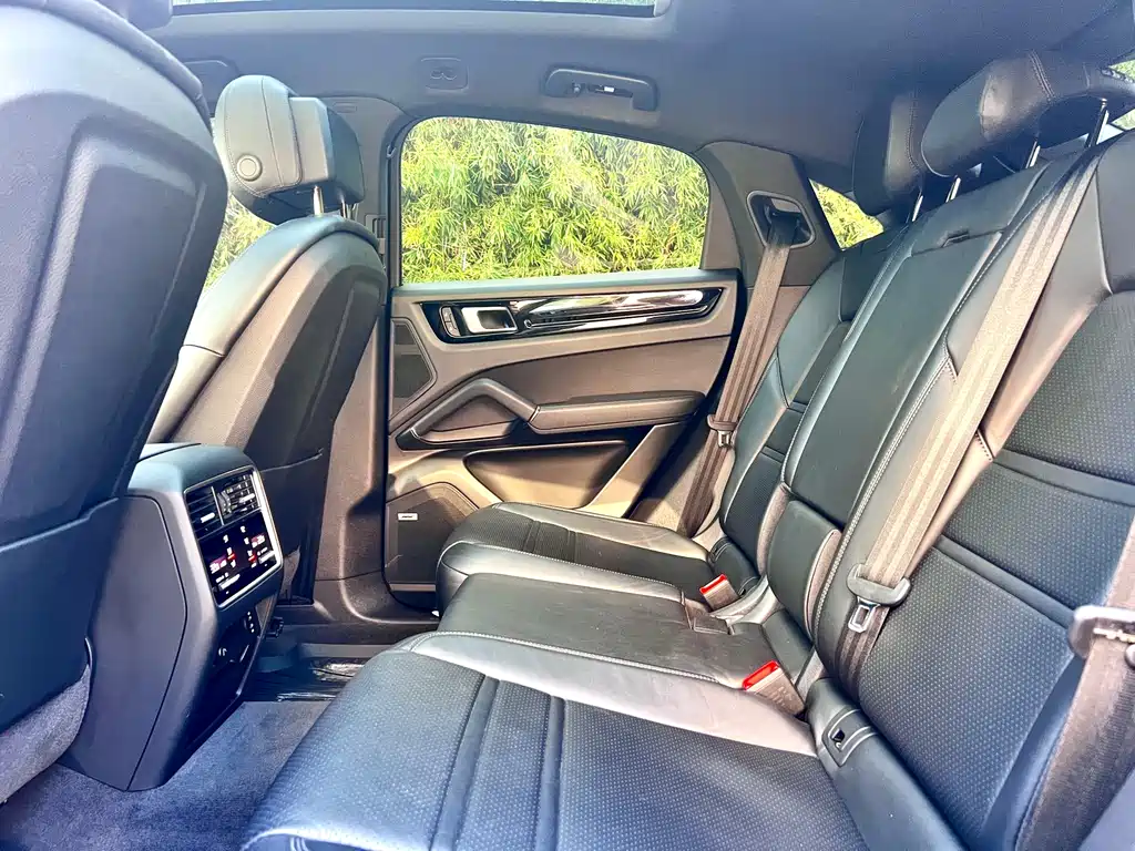 Porsche Cayenne — миниатюра 12