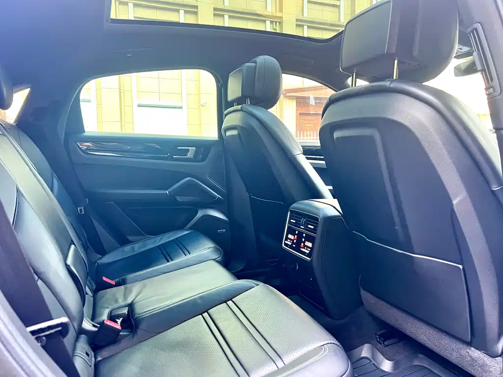 Porsche Cayenne — миниатюра 15