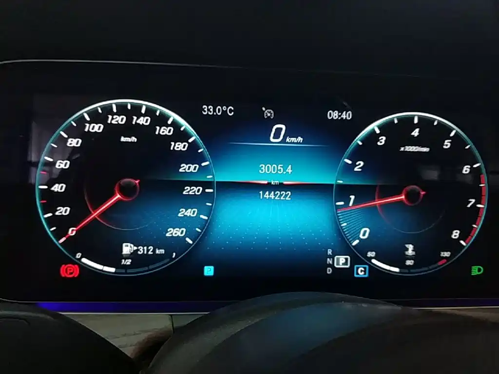 Mercedes-Benz E-Class — миниатюра 12