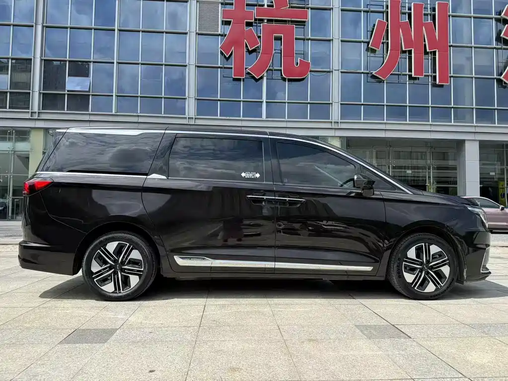 JAC Refine Refine RF8 PHEV — миниатюра 4