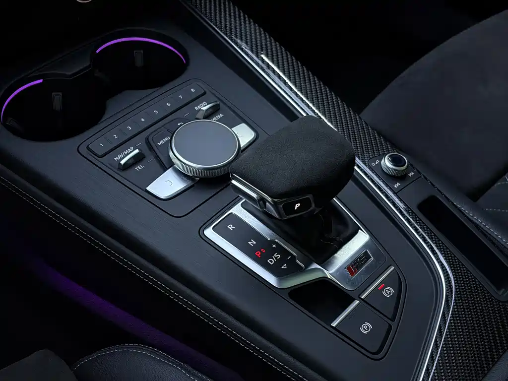 Audi RS 4 — миниатюра 8