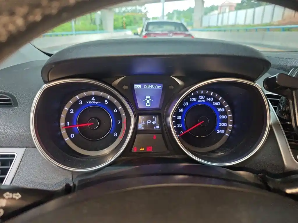 Hyundai Elantra Langdong — миниатюра 4