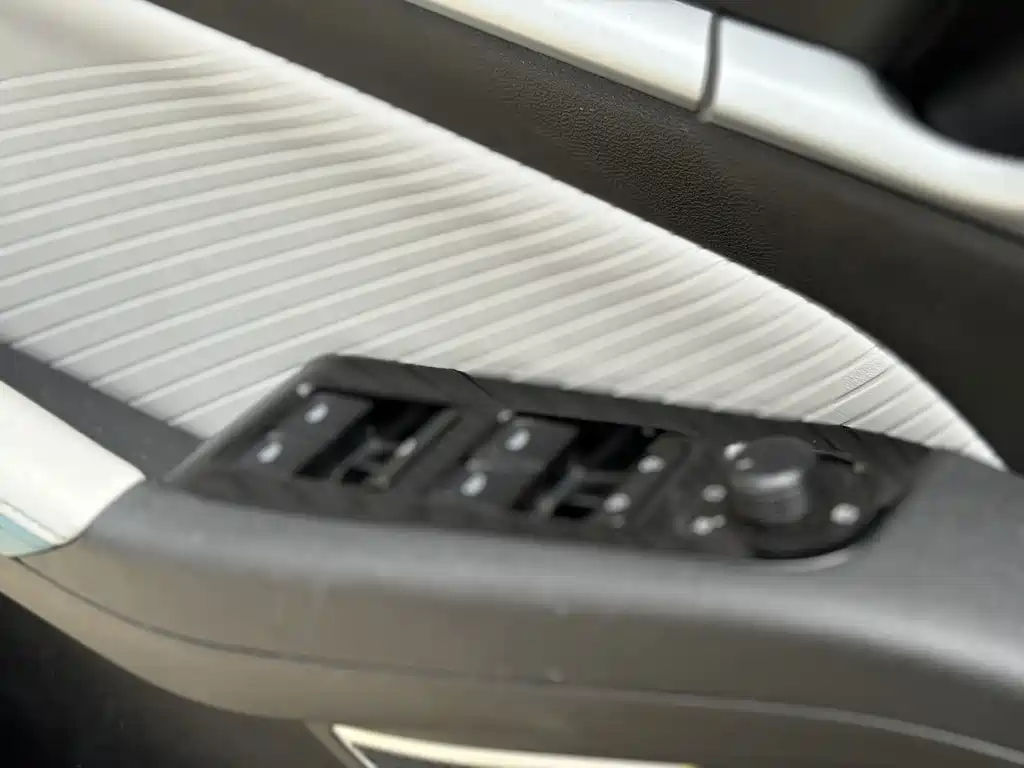 Geely Emgrand — миниатюра 11