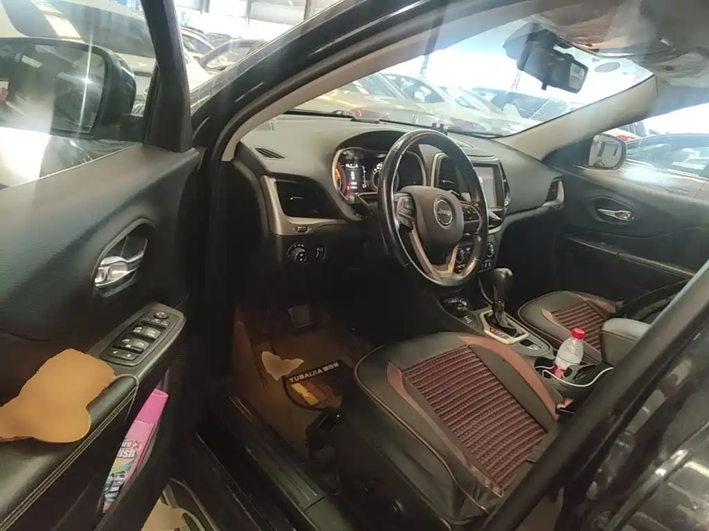 Jeep Cherokee — миниатюра 16